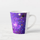 Paarse folieachtergrond met sterren latte mok (Rechts)