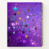 Paarse folieachtergrond met sterren notitieboek (Achterkant)