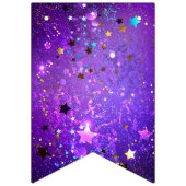 Paarse folieachtergrond met sterren vlaggetjes (Tweede vlag)