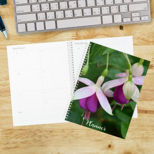 Paarse Fuchsia Bloemen met Witte Kelkblaadjes Bloe Planner