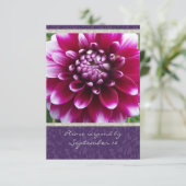 Paarse Fuschia Dahlia rsvp met enveloppen (Staand voorkant)