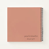 Paarse Fuzzy Alien Hiker Notitieboek (Achterkant)