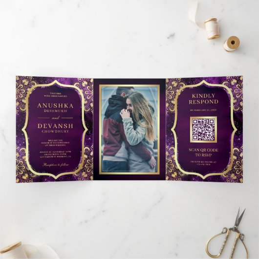 Paarse Galaxy Gold Mandala QR-code Indiaas huwelij Drieluik Uitnodiging (Binnen)