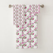 Paarse geborduurde look bloemenpatroonland bad handdoek (Insitu)