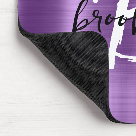 Paarse geborsteld metaal zwart wit script monogram muismat (Hoek)