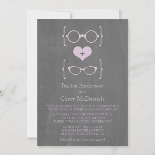 Paarse Geeky Glasses Chalkboard Wedding Invite Kaart (Voorkant)