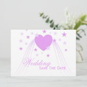 Paarse gekleurde harten ontwerp bruiloft save the date (Staand voorkant)