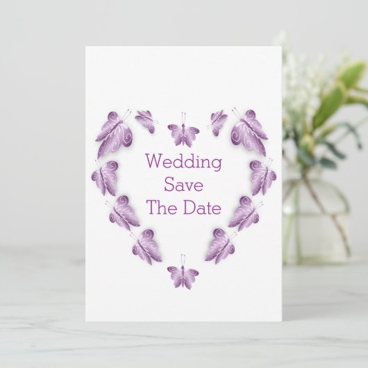 Paarse gekleurde vlinders ontwerp bruiloft save the date (Staand voorkant)