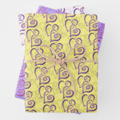 Paarse gekoppelde harten patronen voor het ompakke inpakpapier vel (In situ)