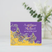 Paarse gele vlinder bruiloft verloving aankondigingskaart (Staand voorkant)