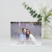 Paarse gelinkte harten voor altijd opslaan van de  aankondigingskaart (Staand voorkant)