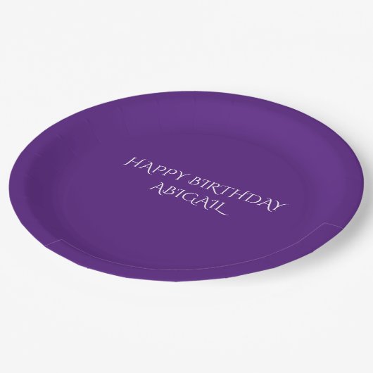 Paarse gelukkige verjaardag gepersonaliseerde naam papieren bordje (Gekanteld)