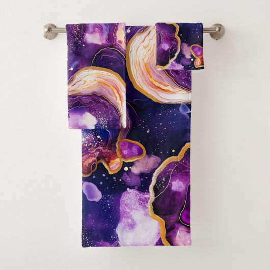 Paarse Geode Abstract met Gouden Kosmische Accente Bad Handdoek (Insitu)
