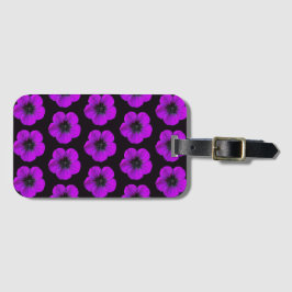 Paarse Geranium Floral Pattern op Black Bagagelabel