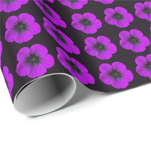 Paarse Geranium Floral Pattern op Black Cadeaupapier (Rol Hoek)