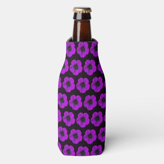 Paarse Geranium Floral Pattern op Black Flesjeskoeler (Fles Voorkant)