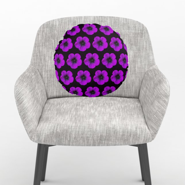 Paarse Geranium Floral Pattern op Black Rond Kussen (In Situ Chair)