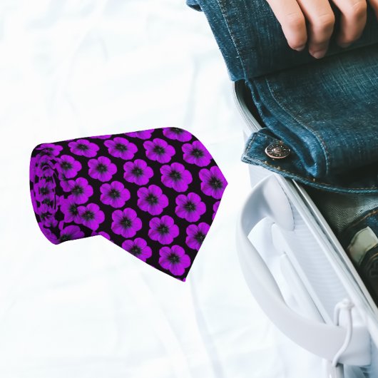 Paarse Geranium Floral Pattern op Black Stropdas