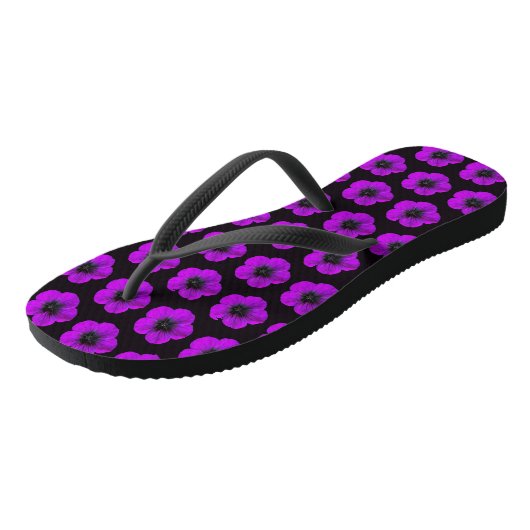Paarse Geranium Floral Pattern op Black Teenslippers (Schuin)