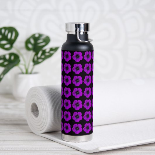 Paarse Geranium Floral Pattern op Black Waterfles (Yoga)