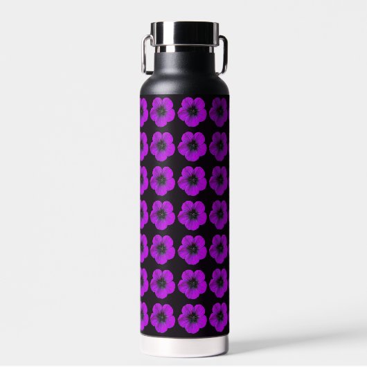 Paarse Geranium Floral Pattern op Black Waterfles (Voorkant)