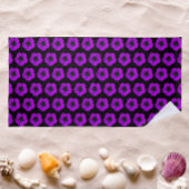 Paarse Geranium Patroon op Zwarte Bloemen Strandlaken