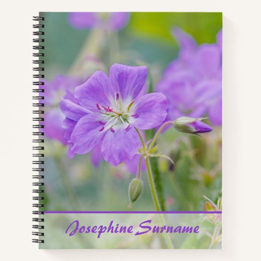 Paarse Geranium Wildflower Foto aangepaste naam Notitieboek (Voorkant)
