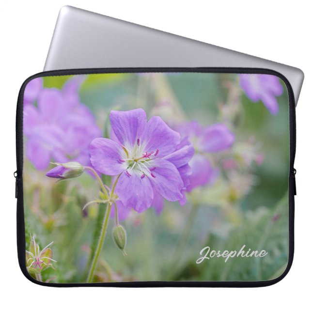 Paarse Geranium Wildflower Foto met aangepaste naa Laptop Sleeve (Voorkant)