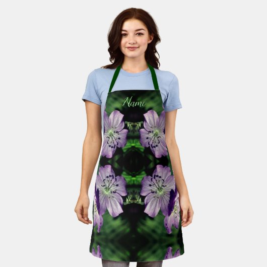 Paarse geraniumventilator gepersonaliseerd schort (Gedragen)