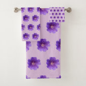 Paarse Geraniumventilator naadloos patroon op Bad Handdoek (Insitu)