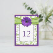 Paarse Gerber Daisy Green Damask Tafelnummer Kaart (Staand voorkant)