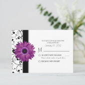 Paarse Gerbera Daisy met Black Scroll Design RSVP Kaartje (Staand voorkant)