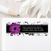 Paarse Gerbera Daisy Zwart & Wit Scroll Etiket (Insitu)
