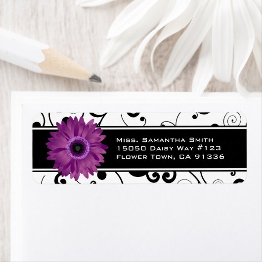 Paarse Gerbera Daisy Zwart & Wit Scroll Etiket (Insitu)