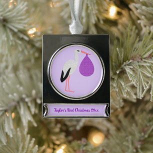 Paarse geslachtsneutrale Baby Ooievaar Kerstmis Verzilverd Banner Ornament