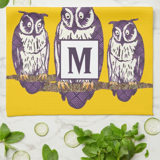 Paarse gestileerde uil familie op elke kleur theedoek (Gevouwen)