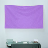 Paarse gestructureerd oppervlak met wervelend patr spandoek (Beurs)