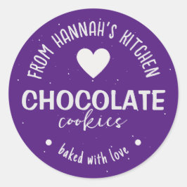 Paarse glitter achtergrond gebakken met liefde ronde sticker