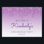 Paarse glitter Drip 50th Birthday Drive-By Party Tuinbord<br><div class="desc">Welkom gasten op haar drive-by 50th verjaardagsfeestje met dit schitterende bordje,  met een paarse faux glitter drip border en paarse ombre background. Pas het met de naam van de gast van eer in het paarse handschrift manuscript,  met haar verjaardag en datum hieronder in sans serif doopvont aan.</div>