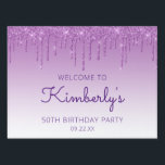 Paarse glitter Drip 50th Birthday Drive-By Party Tuinbord<br><div class="desc">Welkom gasten op haar drive-by 50th verjaardagsfeestje met dit schitterende bordje,  met een paarse faux glitter drip border en paarse ombre background. Pas het met de naam van de gast van eer in het paarse handschrift manuscript,  met haar verjaardag en datum hieronder in sans serif doopvont aan.</div>