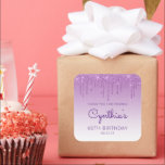 Paarse Glitter Drip 60th Birthday Party Hartelijk  Vierkante Sticker<br><div class="desc">Deze chic 60ste verjaardagsfeestje,  dankjewel-jullie stickers,  hebben een dunne paarse faux glitter drip border en een paarse ombre background. De woorden "Bedankt voor je komst!" staan in het paars. Pas ze aan met haar naam in handschrift script,  samen met haar verjaardag en datum hieronder.</div>