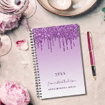 Paarse glitter druppels violette monogram naam 202 planner<br><div class="desc">Een paarse,  violette gradiëntachtergrond met diepe paarse glitterdruppels,  verfdruppelend uiterlijk. Pas een jaar (elk jaar) een naam en een titel aan en voeg deze toe. De naam wordt geschreven in paars met een modern handgeschreven stijlmanuscript. Ideaal voor zakelijk,  school,  dagboek,  werk of het organiseren van uw persoonlijke of gezinsleven.</div>