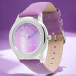 Paarse Glitter Glam Metal Monogram Naam Horloge<br><div class="desc">Paarse Faux Folie Metallic Sparkle Glitter Brushed Metal Monogram Name Watch. Dit maakt de perfecte liefhebbende 16 verjaardag,  bruiloft,  vrijgezellenfeest,  verjaardagsdag,  baby shower of vrijgezellenfeest voor iemand die van luxe glam en stijl houdt.</div>