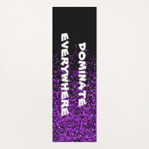 Paarse glitter op zwart domineren overal |