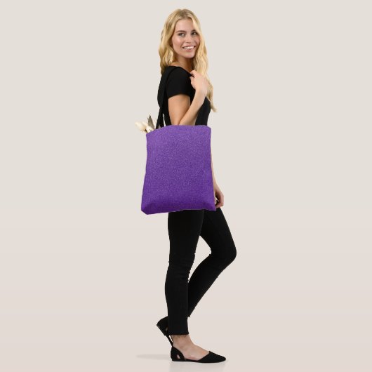 Paarse glitter, sprankeling, glitter achtergrond tote bag (Op model)