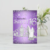 Paarse Glitter Tiara & Heels Sweet 16 Uitnodiging (Staand voorkant)