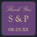 Paarse Golden Beige Wedding Favor Dank je Vierkante Sticker<br><div class="desc">Paarse Golden Beige Wedding Favor Hartelijk dank. Sticker op het plein.. personaliseer je met initialen van het paar en de datum van de bruiloft... met de online personalisatie sjabloon voordat je bestelt. De sticker heeft een stijlvolle tekst in een gouden kleur van beige (faux gold / gold look) op een...</div>
