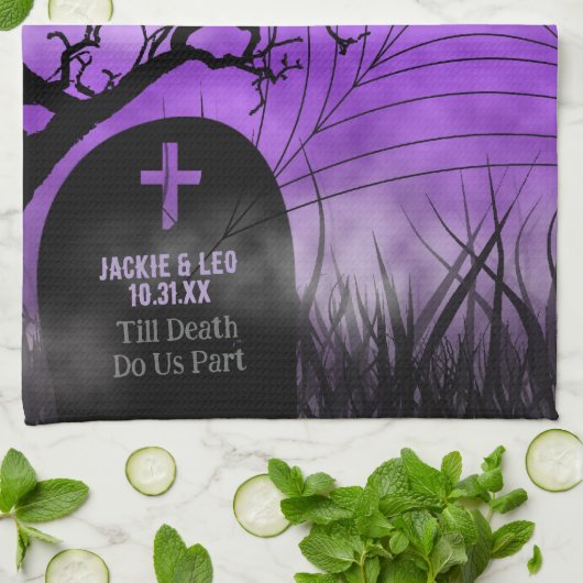 Paarse Gothic Graveyard Silhouette Hallow Souvenir Theedoek (Gevouwen)