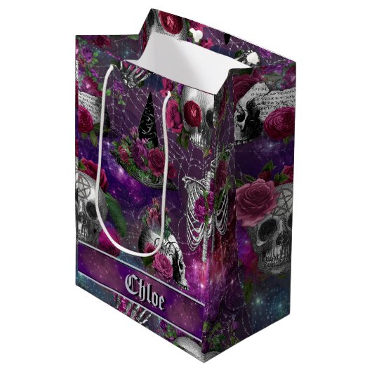 Paarse Gothic Witch Skull en Rozen Medium Cadeauzakje (Voorkant Gekanteld)