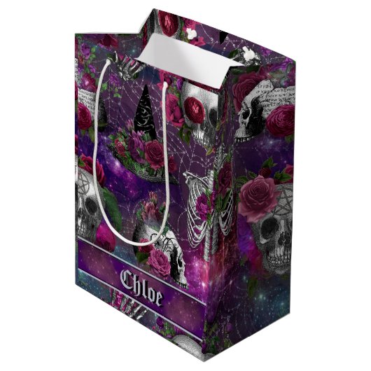 Paarse Gothic Witch Skull en Rozen Medium Cadeauzakje (Achterkant Gekanteld)